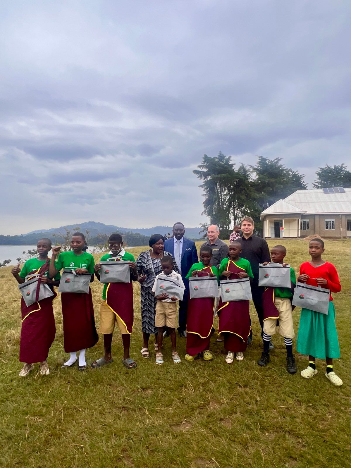 Újjászületett iskola egy tó közepén  - Uganda 