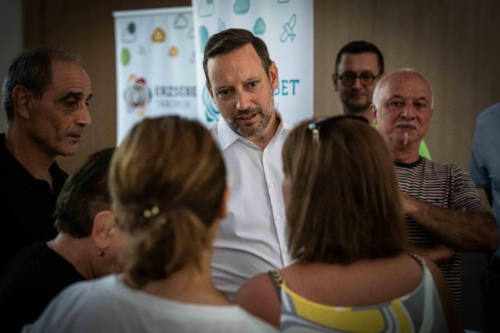 Karabahi örmény gyerekek nyaralnak a  Balatonnál a Hungary Helps program segítségével